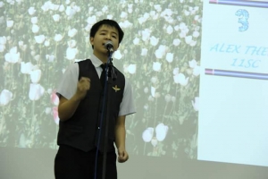 Alex with his sajak 'Bunga Popi'