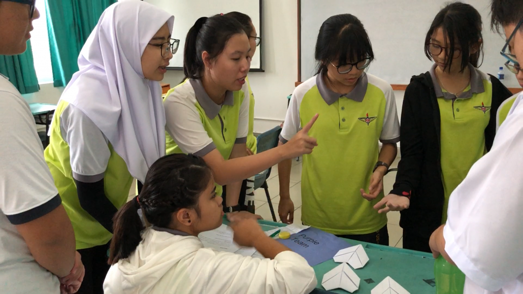 5 A team pick their task for an activity.