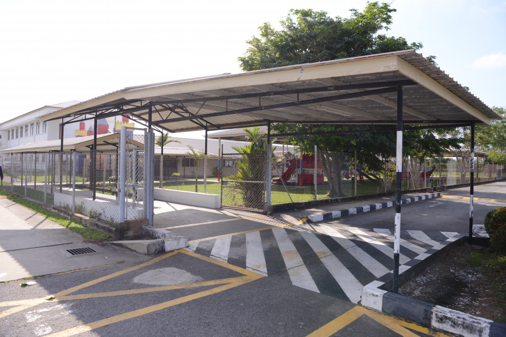 遮雨式等候区 Sheltered waiting area